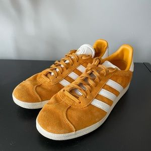 Adidas Gazelle in yellow suede with cream white sole